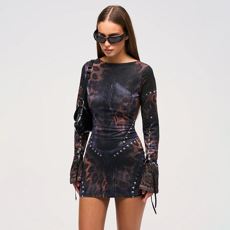 The Suri Graphic-Print Long-Sleeve Crop Top